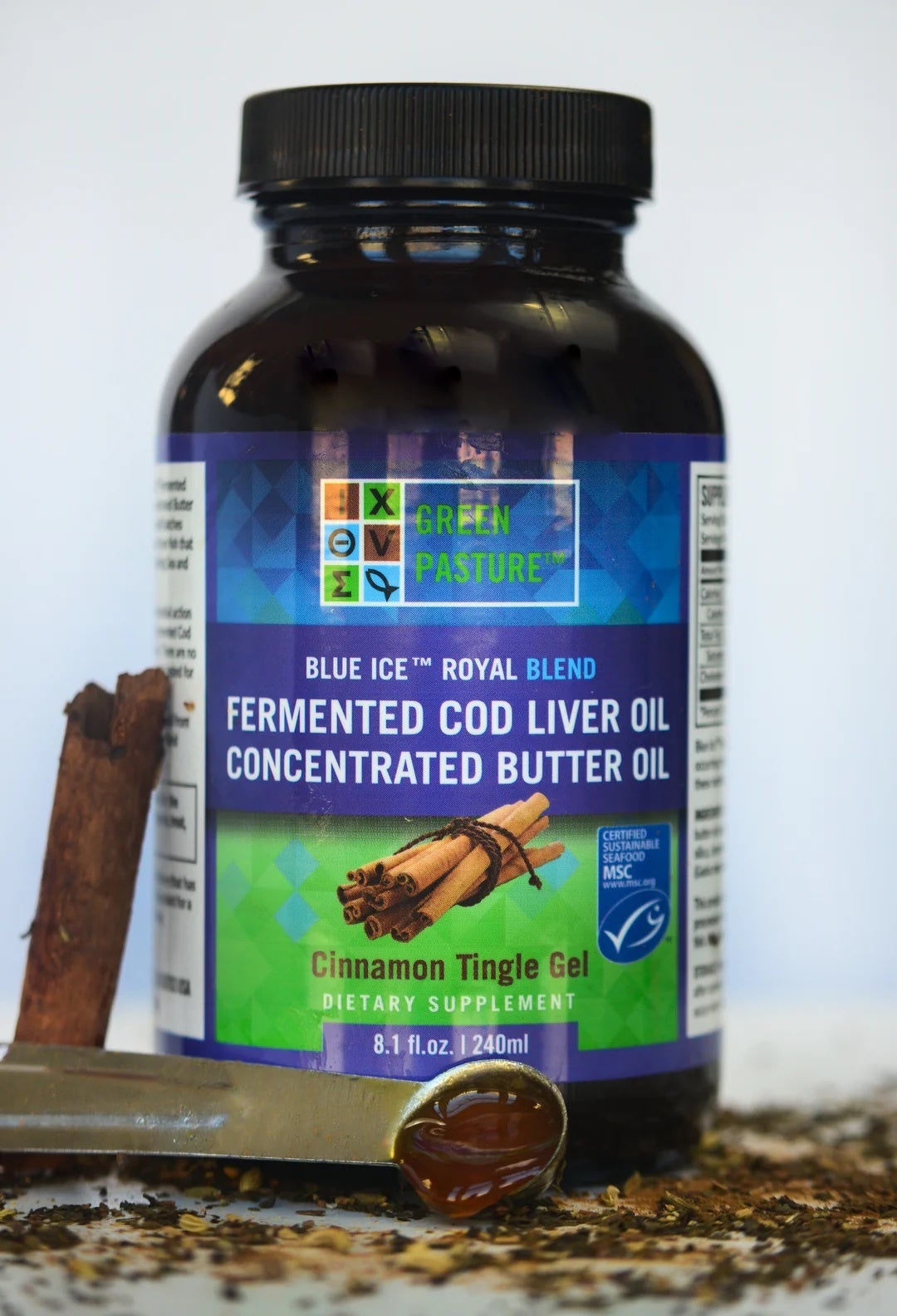 broderi Daisy jug Green Pasture's Blue Ice Royal Butter Oil / Fermented Cod Liver Oil Blend -  CINNAMON GEL | The Moringa Tree Organic Kitchen & Wellness Studio
